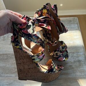 Floral Heels size 7.5